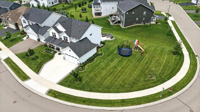 Better than new and on the biggest lot in the neighborhood! | Image 45