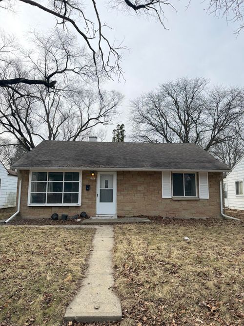 5791 N 32nd St, Milwaukee, WI, 53209-4114 | Card Image
