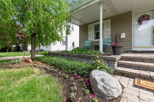 1860 Bowers St, Birmingham, MI, 48009-6812 | Card Image