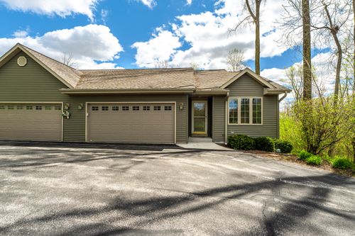 1602 Lisa Ln, New Holstein, WI, 53061-1688 | Card Image