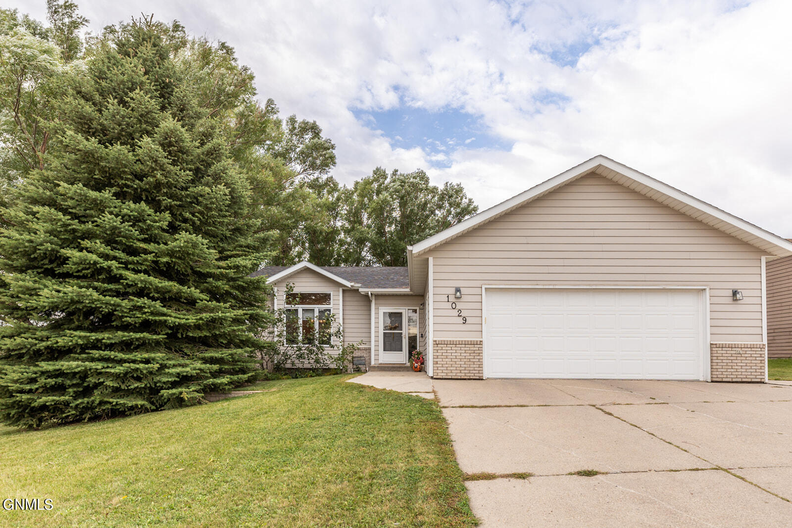 Chambly Ave, Bismarck, ND 58503