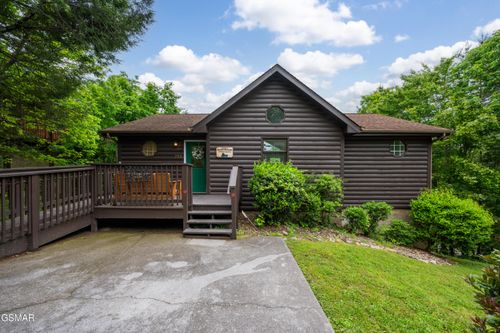 326 Village Way, Pigeon Forge, TN, 37863 | Card Image