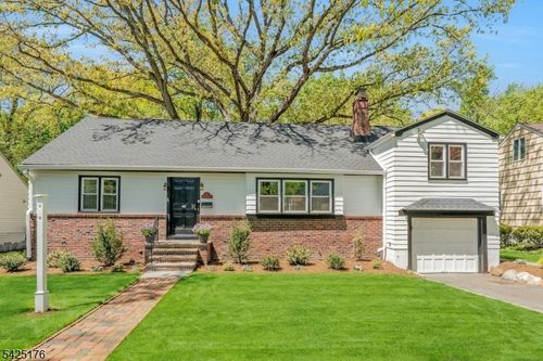 46 Chestnut Hill Pl, Glen Ridge, NJ, 07028-1003 | Card Image