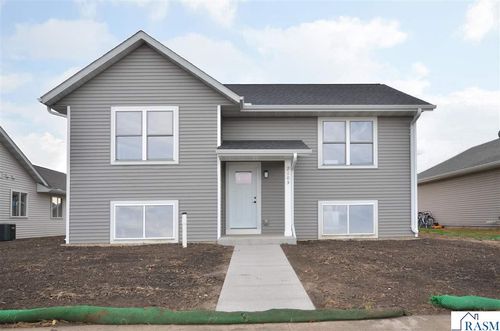 2105 Lunden St, Saint Peter, MN, 56082-4532 | Card Image