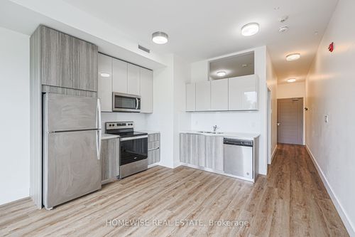 304-3020 Dundas St W, Toronto, ON, M6P1Z3 | Card Image