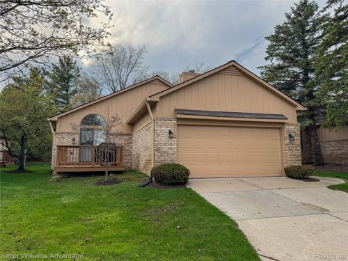 35173 Knollwood Ln, Farmington Hills, MI, 48335-4697 | Card Image