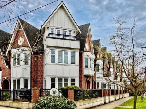 8-675 Superior St, Victoria, BC, V8V1V1 | Card Image