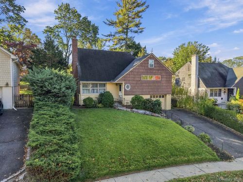 21 Revere Rd, Port Washington, NY, 11050-4340 | Card Image