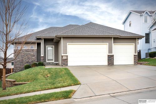 18301 Dewey Ave, Elkhorn, NE, 68022-6927 | Card Image