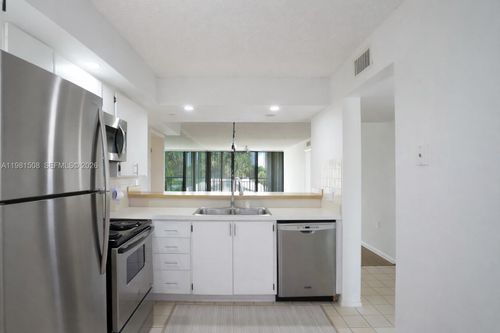 304-2761 Village Blvd, West Palm Beach, FL, 33409-6927 | Card Image