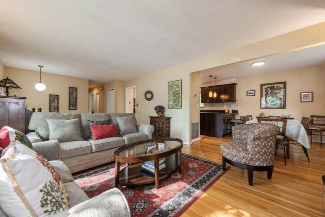 14 Sage Ct, House other with 4 bedrooms, 2 bathrooms and null parking in Huntingtn Sta NY | Image 5