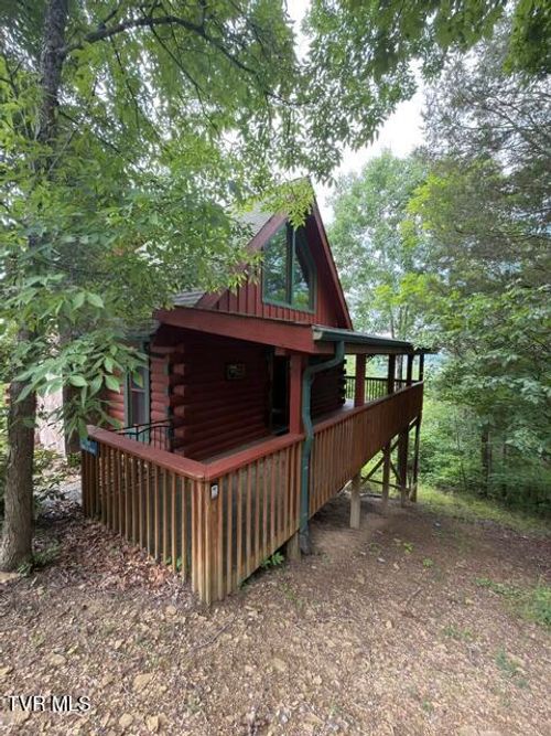 929 Buck Way, Sevierville, TN, 37876-2802 | Card Image
