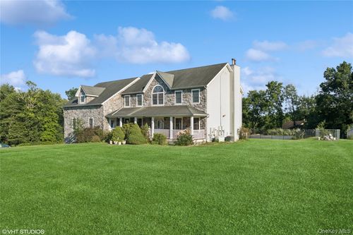 10 Willys Ct, Rock Tavern, NY, 12575-5563 | Card Image