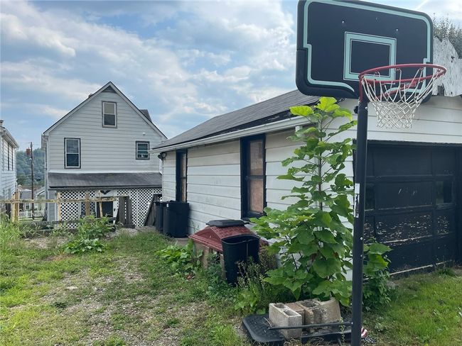 927 9 Th Ave, House other with 3 bedrooms, 1 bathrooms and null parking in Brackenridge PA | Image 12