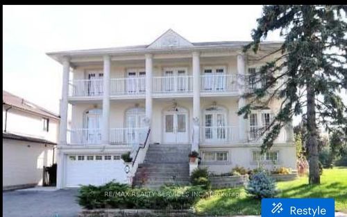 135 Spruce Ave, Richmond Hill, ON, L4C6V9 | Card Image