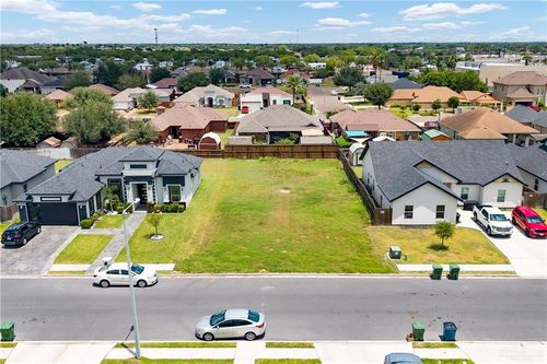 514 Country Club Dr, Alamo, TX, 78516-2523 | Card Image