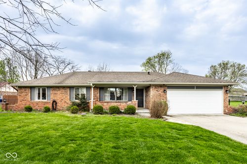 705 Green Meadow Dr, Greenwood, IN, 46143-2535 | Card Image