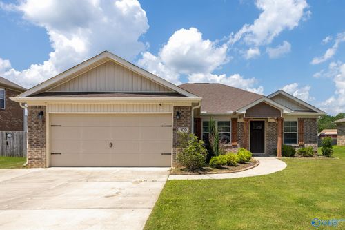 109 Wyatt Cir, Owens Cross Roads, AL, 35763-5614 | Card Image