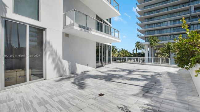 204 - 801 S Pointe Dr, Condo with 2 bedrooms, 2 bathrooms and null parking in Miami Beach FL | Image 7