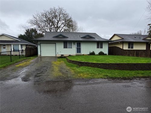 1106 S 11th Avenue, Kelso, WA, 98626 | Card Image