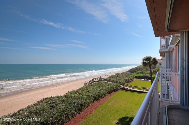 402 - 5635 Highway A1a, Condo with 3 bedrooms, 3 bathrooms and null parking in Melbourne Beach FL | Image 24