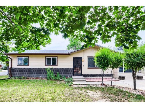 904 S Macon St, Aurora, CO, 80012-3206 | Card Image