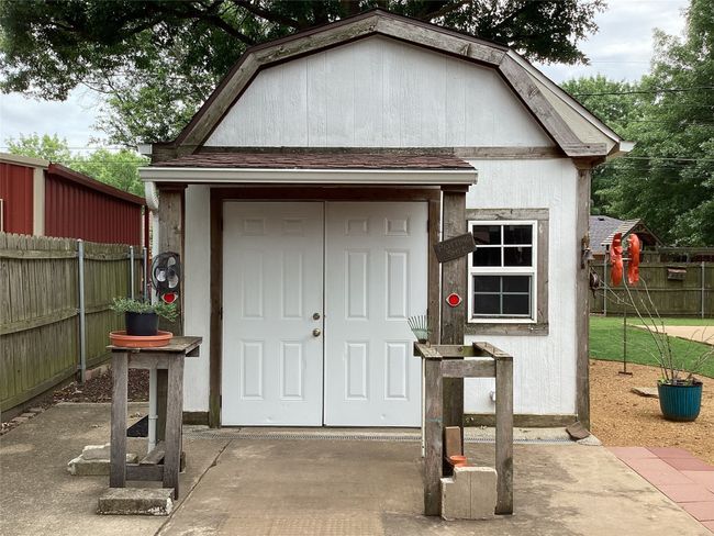 View of outdoor structure | Image 11