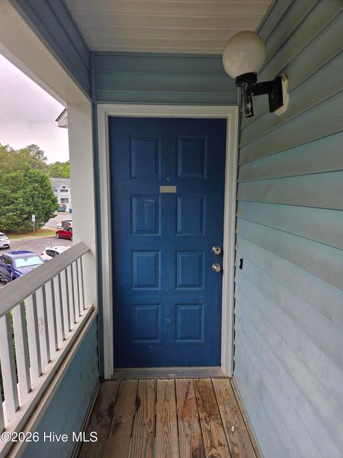 e-120 Breezewood Dr, Greenville, NC, 27858-7907 | Card Image