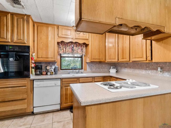 1213 E 1 St, House other with 3 bedrooms, 2 bathrooms and null parking in Hughes Springs TX | Image 12