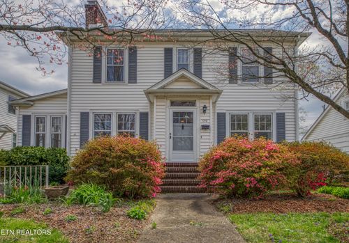 1714 Fairmont Blvd, Knoxville, TN, 37917-2746 | Card Image