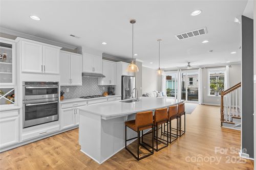 621 Tudor Park Way, Charlotte, NC, 28211-1783 | Card Image