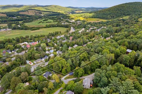 2 Highland Ave, Woodstock, VT, 05091-1318 | Card Image