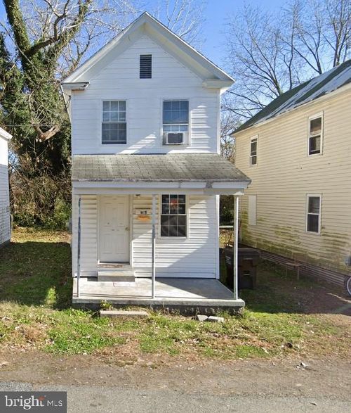 818 Center St, CAMBRIDGE, MD, 21613-2704 | Card Image