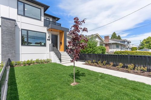 7225 10th Ave, Burnaby, BC, V3N2R7 | Card Image