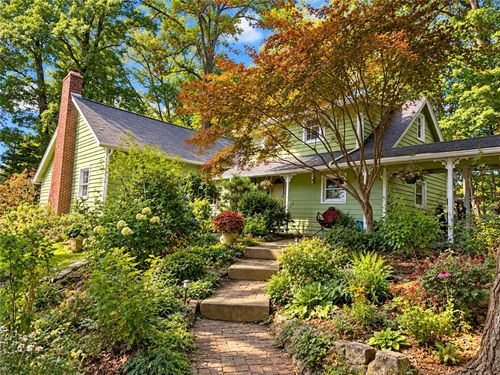 201 Woodland Dr, New Castle, PA, 16105-1518 | Card Image