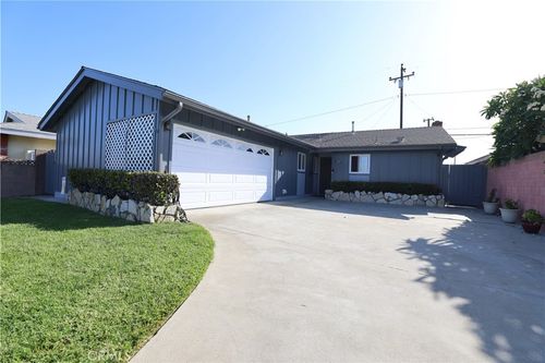 5519 Stevely Ave, Lakewood, CA, 90713-1745 | Card Image