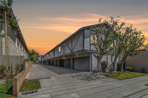 203-9441 S Flower Ave, Compton, CA, 90221-3214 | Card Image