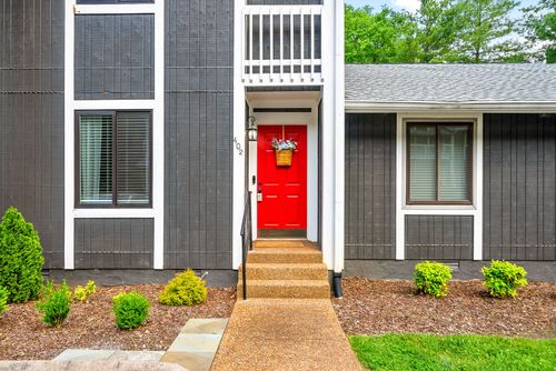 402 Sunvalley W, Nashville, TN, 37221-3460 | Card Image