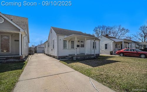 28935 Beechwood St, Garden City, MI, 48135-2420 | Card Image