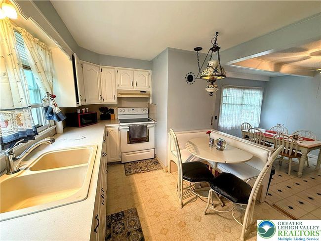 213 E Main St, House other with 4 bedrooms, 2 bathrooms and null parking in Pen Argyl PA | Image 15