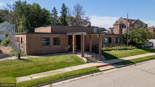 555 East Ave, Zumbrota, MN, 55992-1355 | Card Image