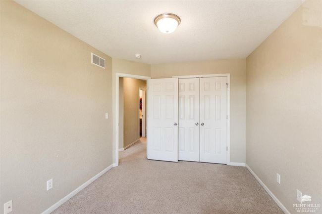 2018 Quail Run, Condo with 3 bedrooms, 3 bathrooms and null parking in Junction City KS | Image 18