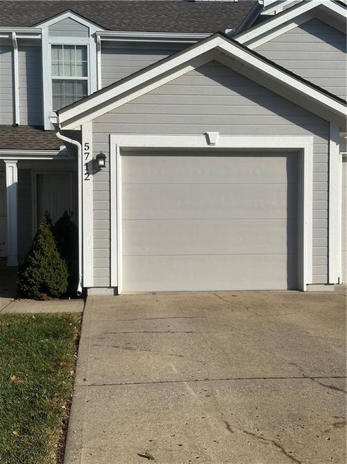 5712 Nw Plantation Ln, Lee's Summit, MO, 64064-1686 | Card Image