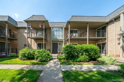 B - 1721 E 14 Mile Road, Condo with 1 bedrooms, 1 bathrooms and null parking in Birmingham MI | Image 1