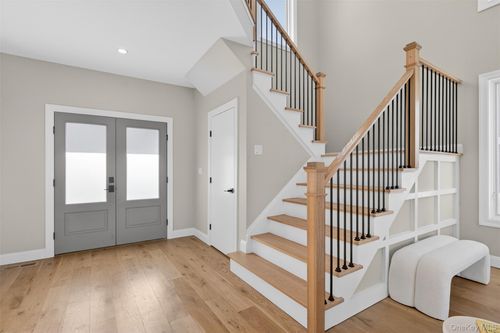 24 Wildwood Dr, Rock Tavern, NY, 12575-5016 | Card Image