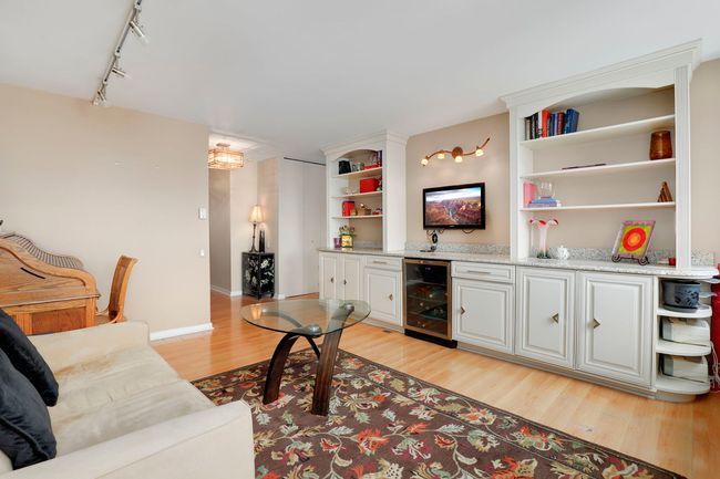 APT-17N - 1110 N Lake Shore Dr, Condo with 3 bedrooms, 3 bathrooms and 1 parking in CHICAGO IL | Image 24