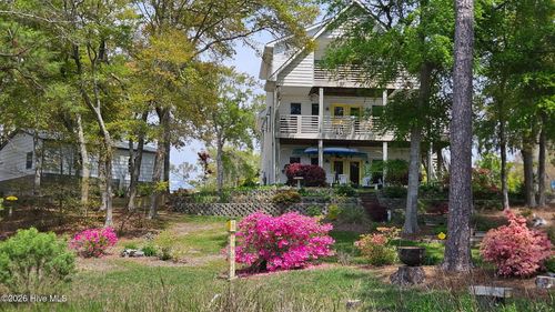 103 Se 27th St, Oak Island, NC, 28465-6002 | Card Image