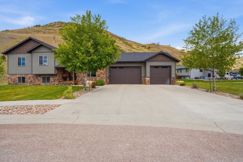 8064 Steamboat Ct, Summerset, SD, 57769-6213 | Card Image
