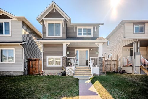 304 Willow St, Cochrane, AB, T4C0Y9 | Card Image