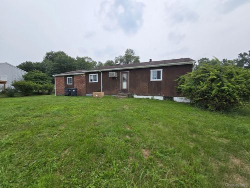 1 Hayes Pl, Washingtonville, NY, 10992-1231 | Card Image